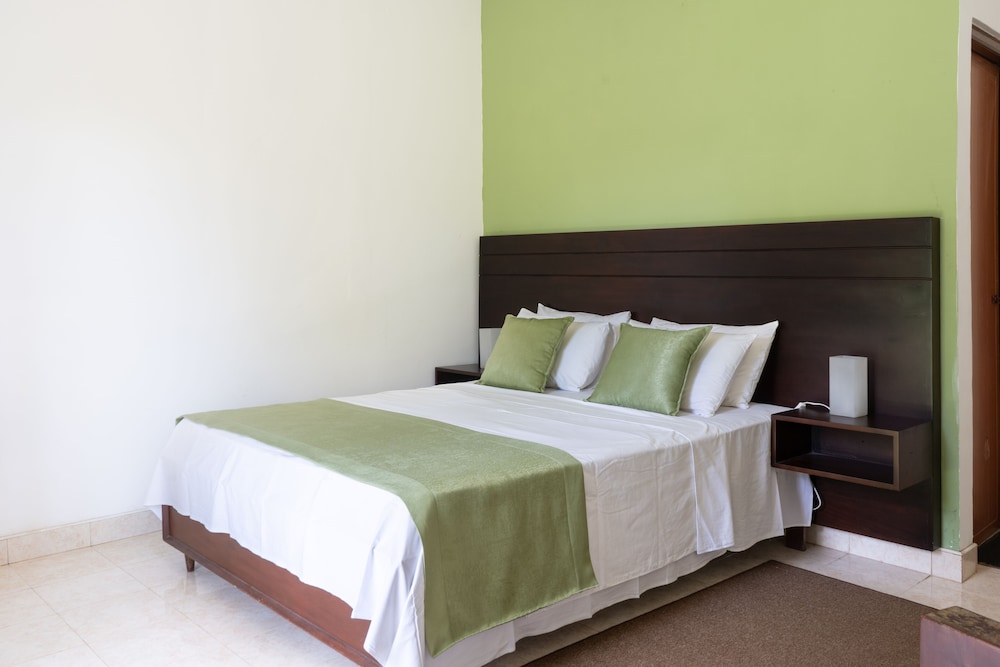 1 BEDROOM, DELUXE, DOUBLE OR TWIN BED, GARDEN VIEW