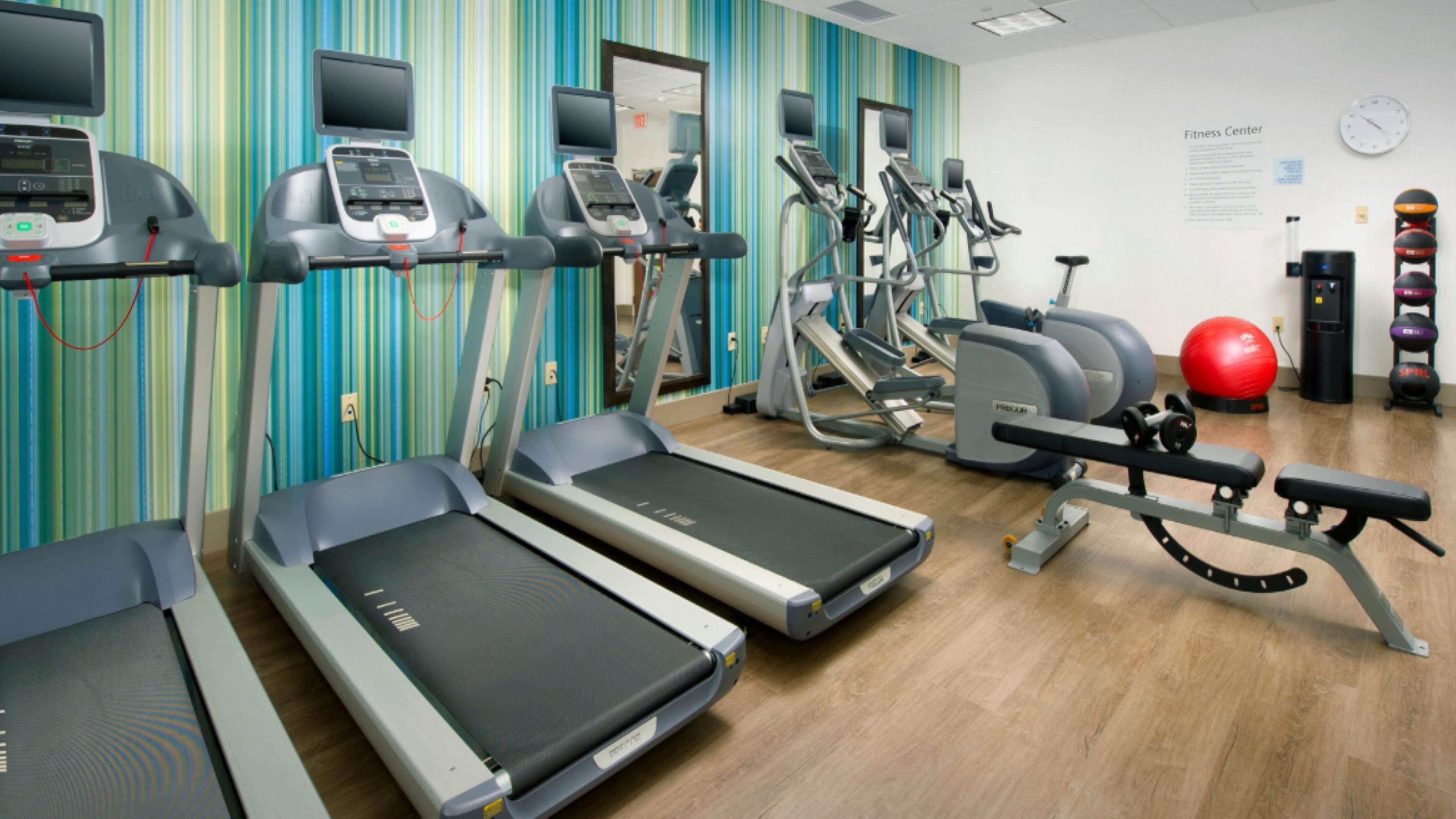 Holiday Inn Express Hotel & Suites Ripley 41/68