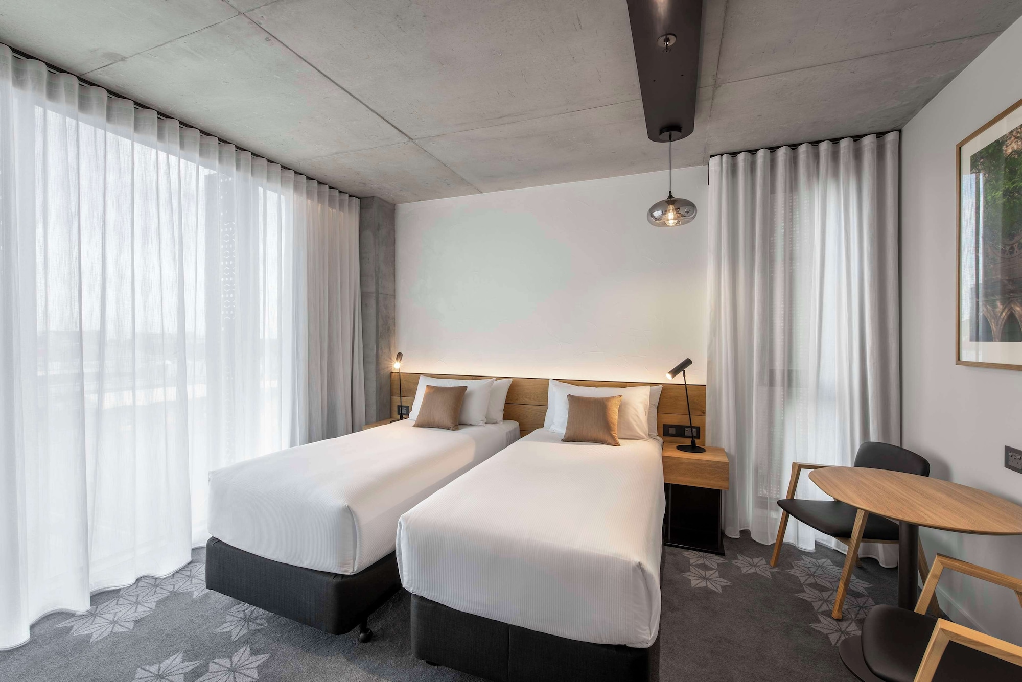 ROOM, TWIN BEDS