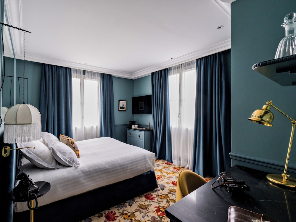 Room, Double Bed, Eiffel View