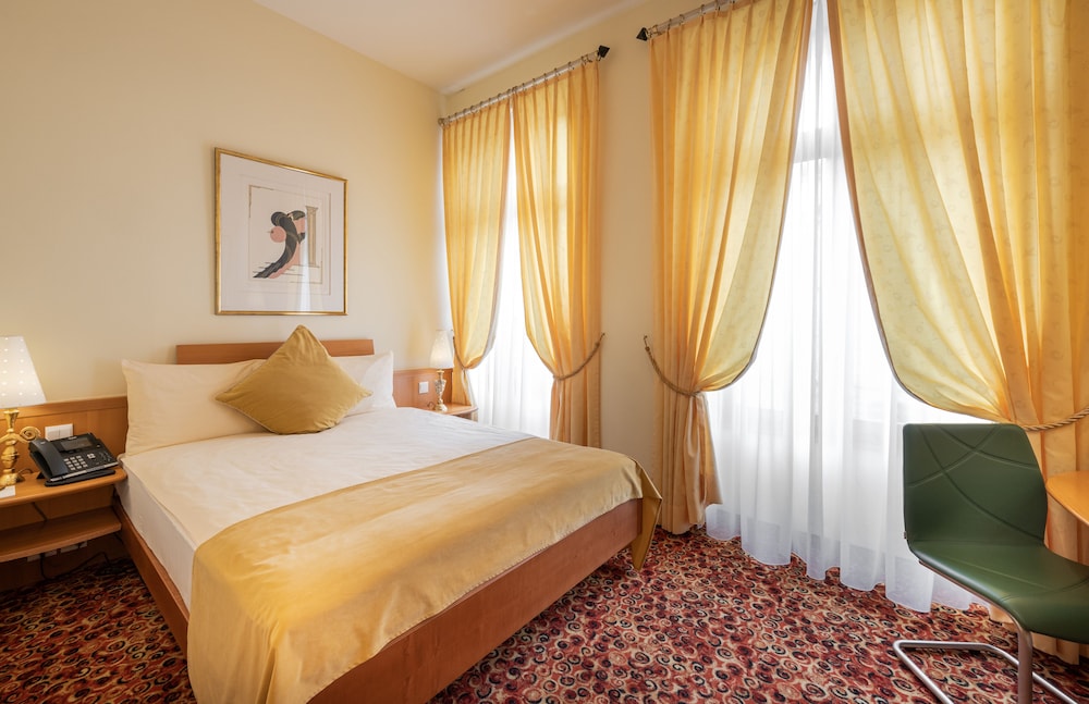 Gaia Hotel 20/75