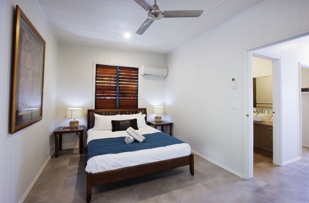 2 Bedrooms, Bungalow, 1 Queen and 3 Single Beds, Beach Front