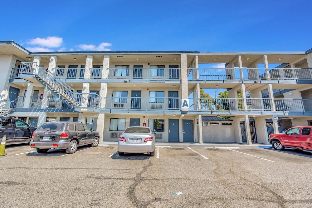 Morada Inn and Suites 47/55