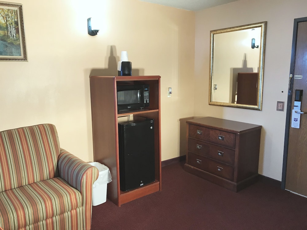 Heartland Hotel And Suites 38/62
