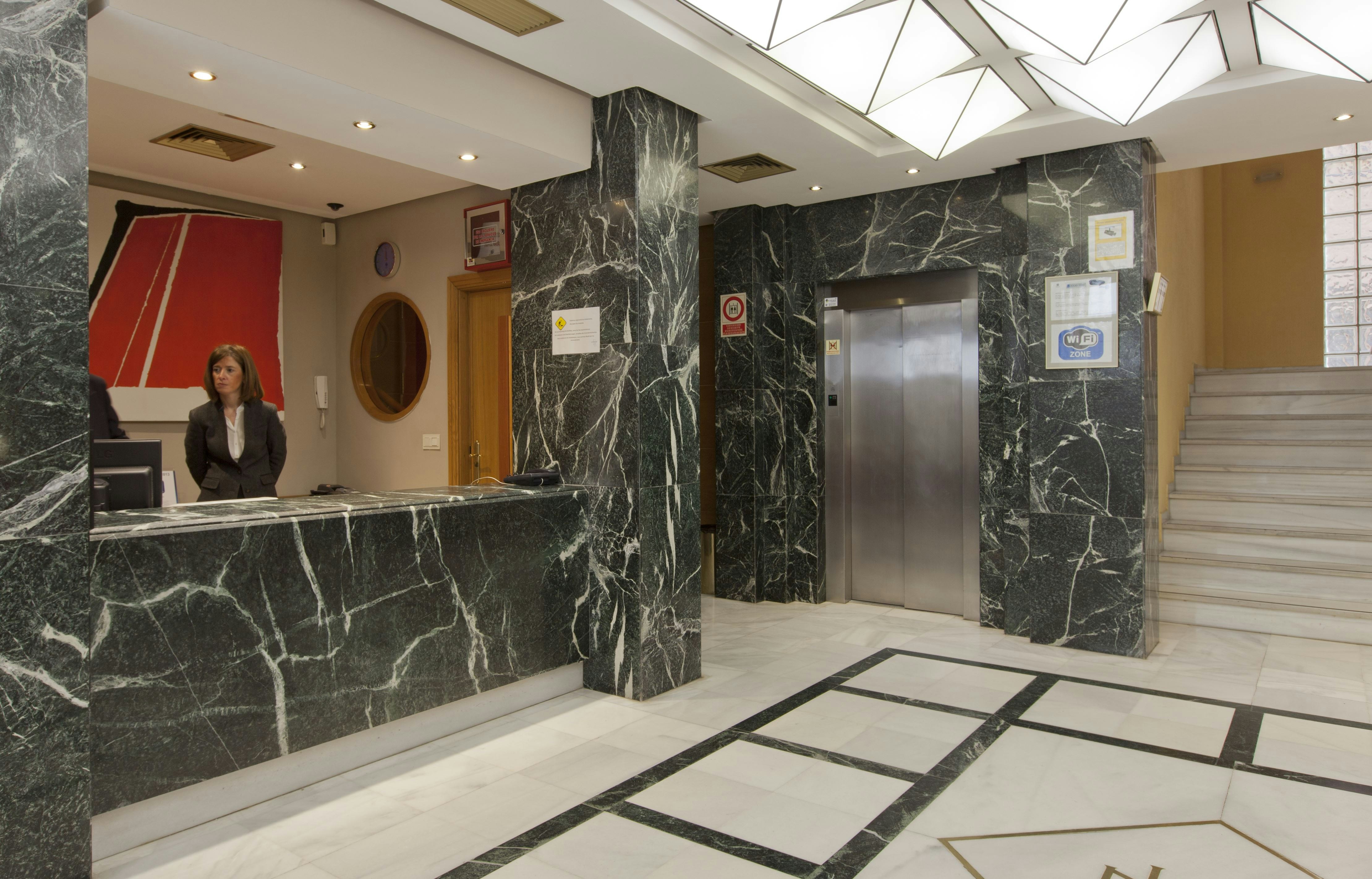 Navas Hotel 11/82