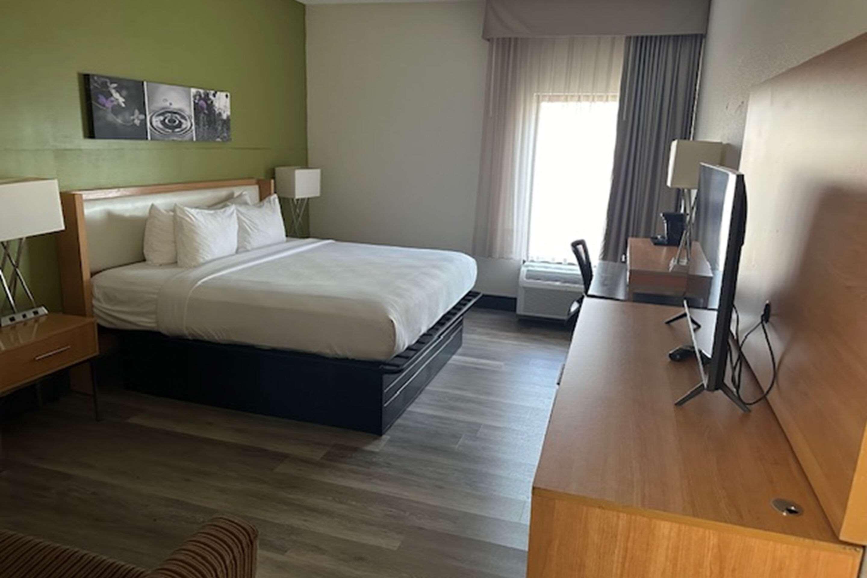 ROOM, KING BED