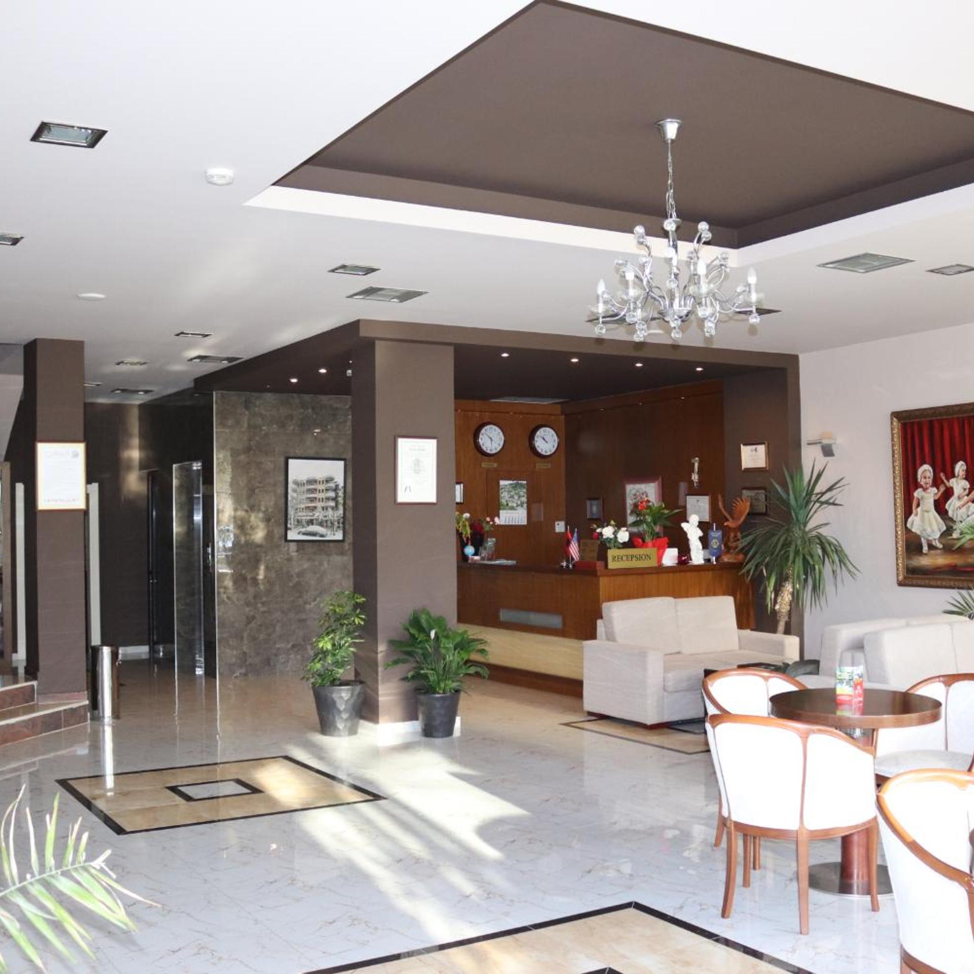 Perla Hotel 8/61