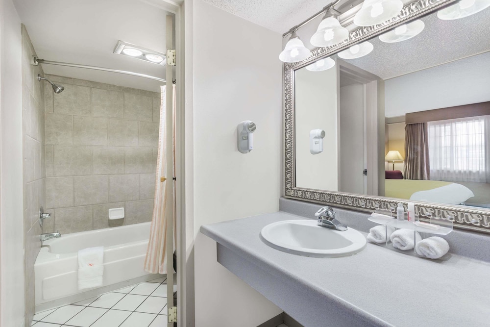 Days Inn by Wyndham Delta CO 18/36