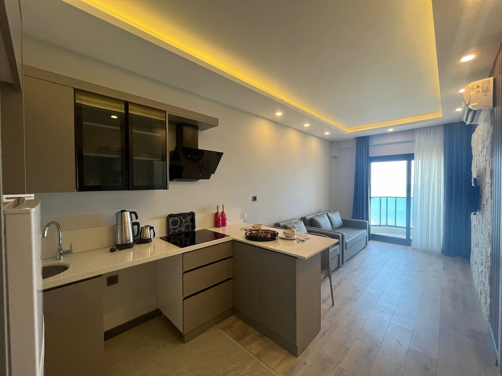 Class Premium Suit Hotel 10/34