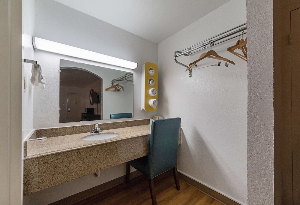 Motel6 San Antonio, TX - I-10 West 10/55