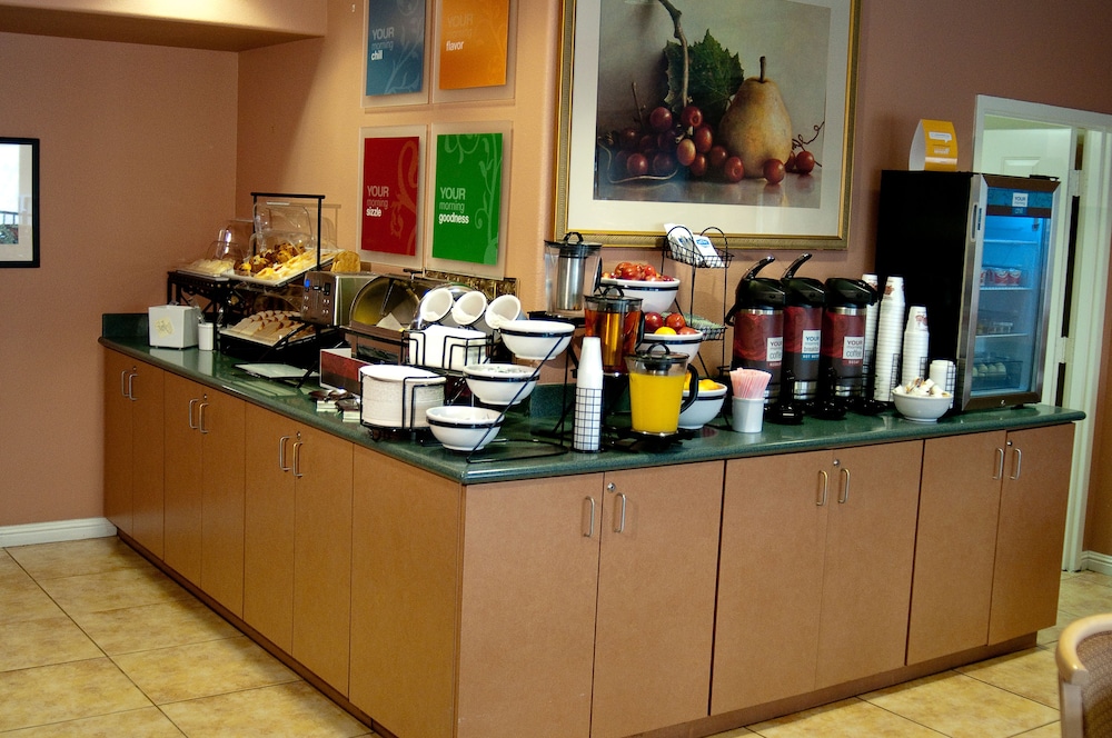 Lamplighter Inn Suites 41/46