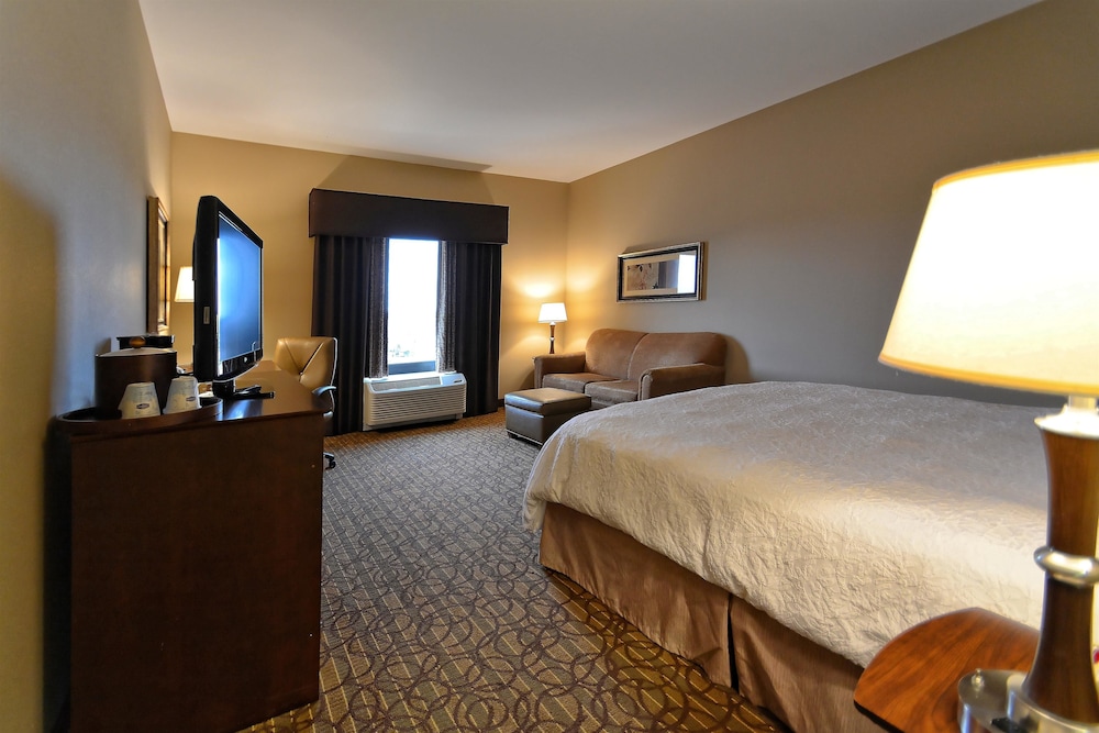 Hampton Inn Geneseo 11/54