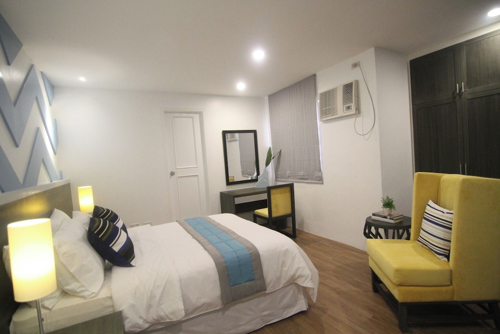 Bryan Condominium Suites 43/66