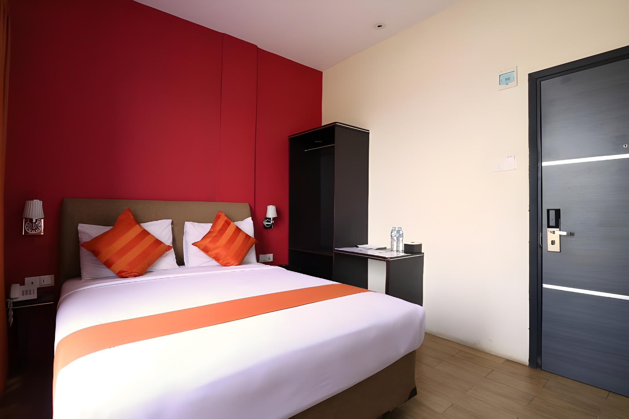 DELUXE, 2 DOUBLE BEDS