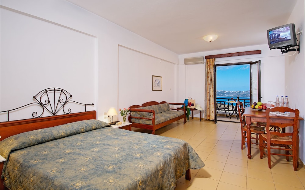 Areti Aparthotel 13/75