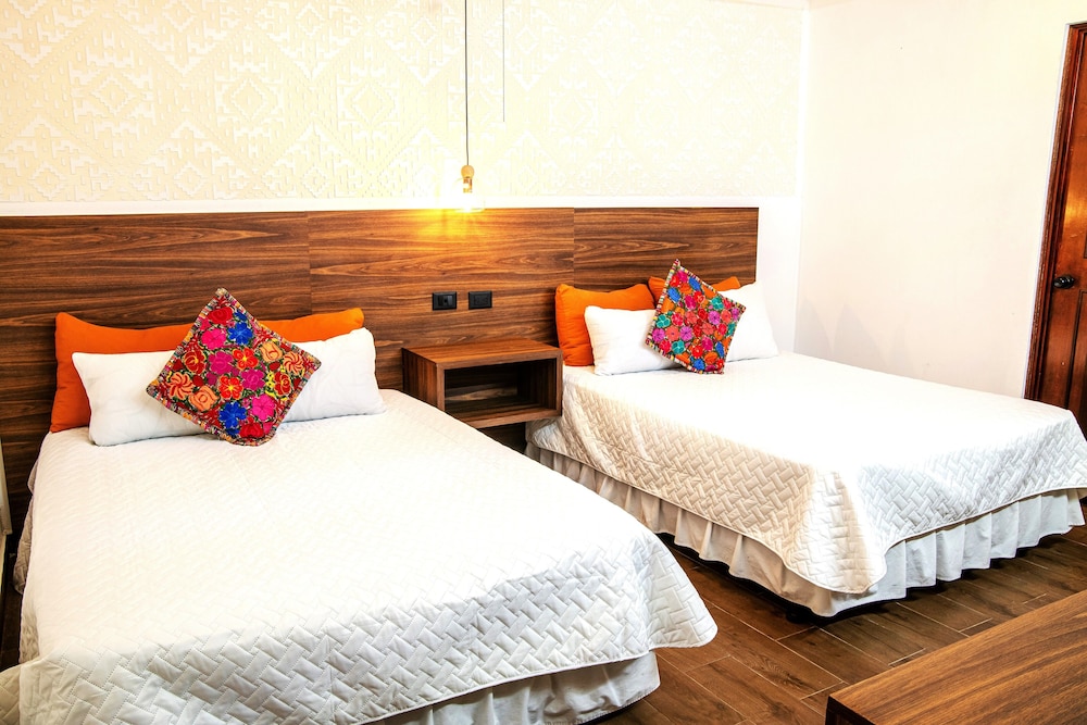 LAS CAMELIAS INN 14/50