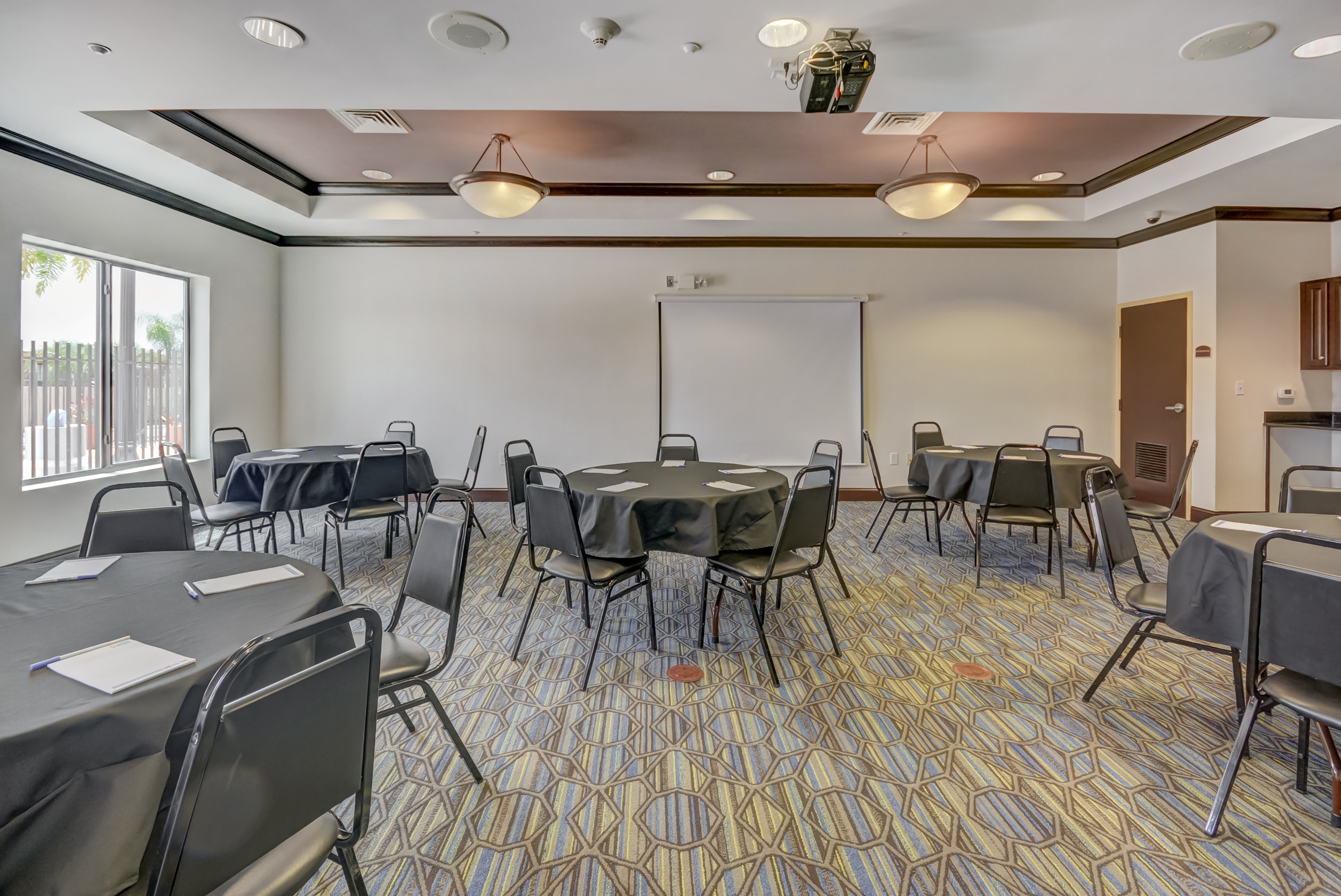 Holiday Inn Express Hotel Suites Tampa Usf Busch Gardens 60/70