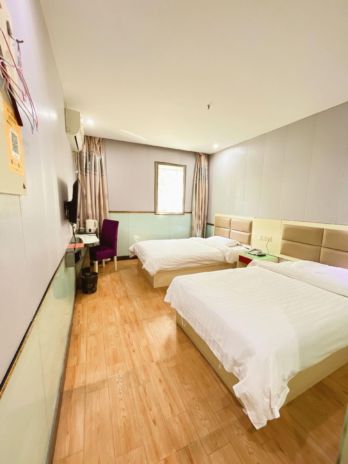 Aiyi Business Hotel 20/28