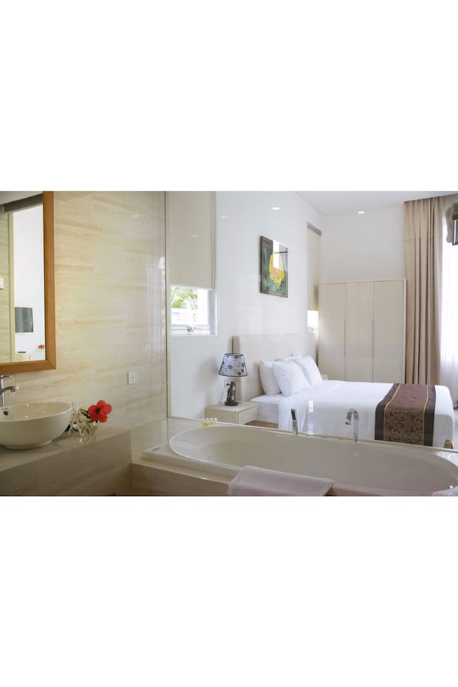 Diamond Bay Golf & Villas 41/41