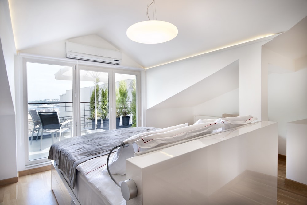 NURU ZIYA SUITES 72/82