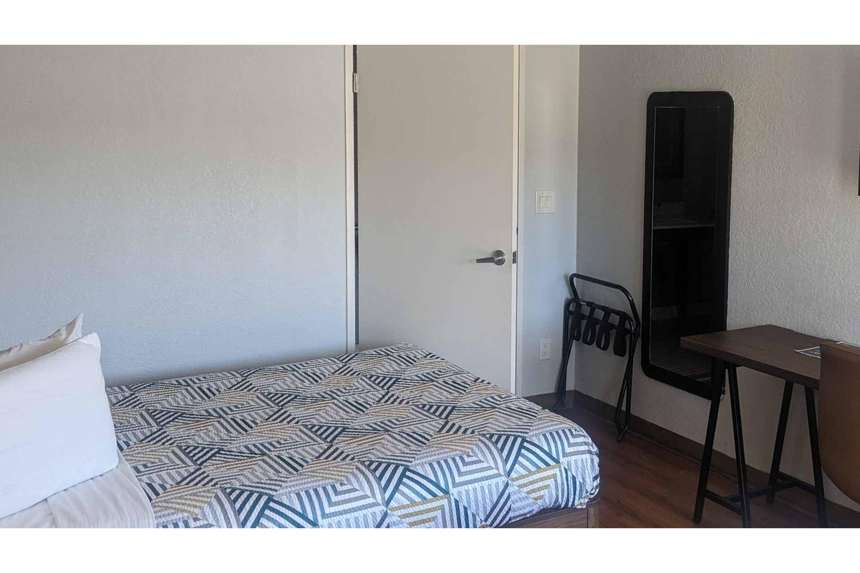 ROOM, KING BED