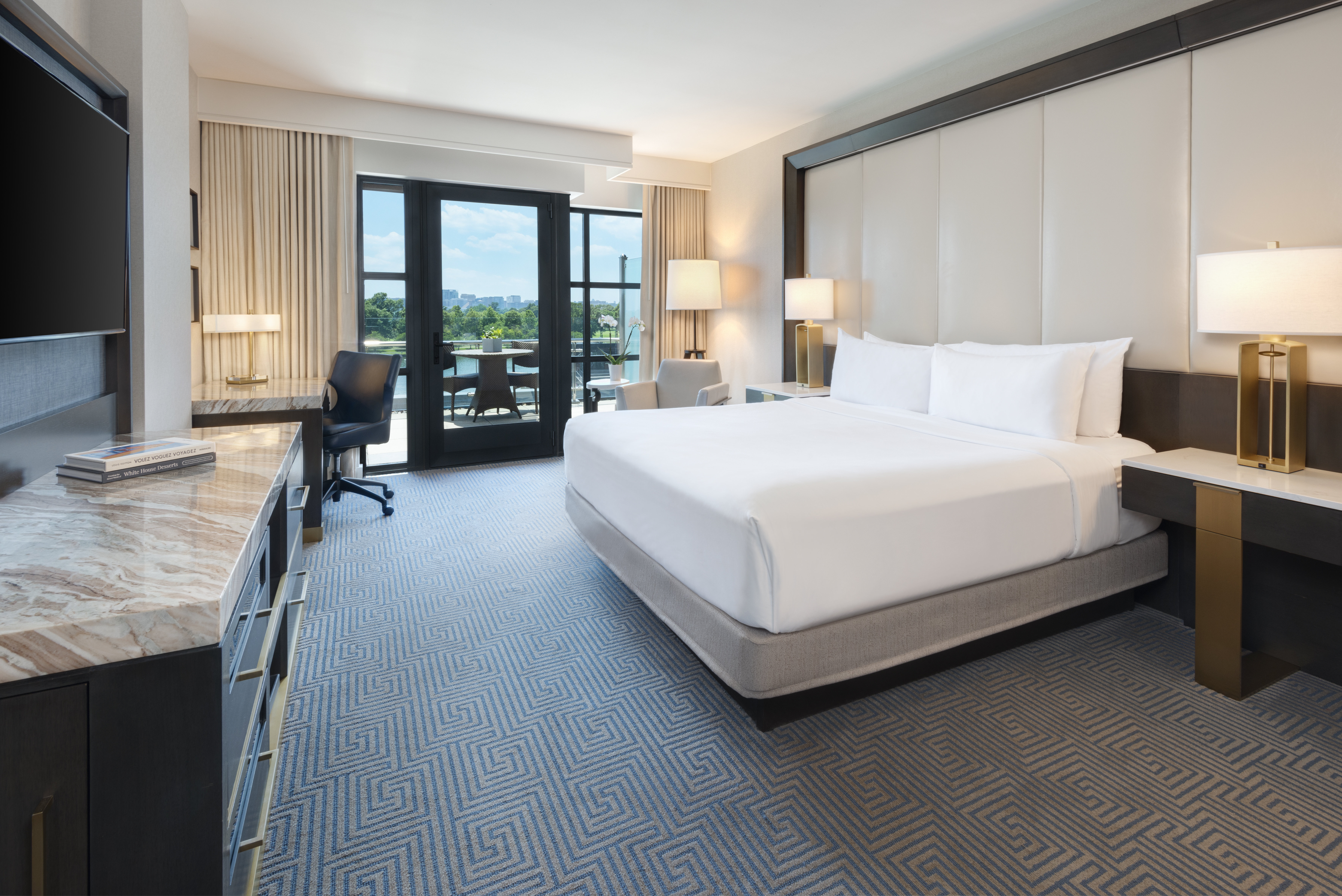 Promenade, King Bed