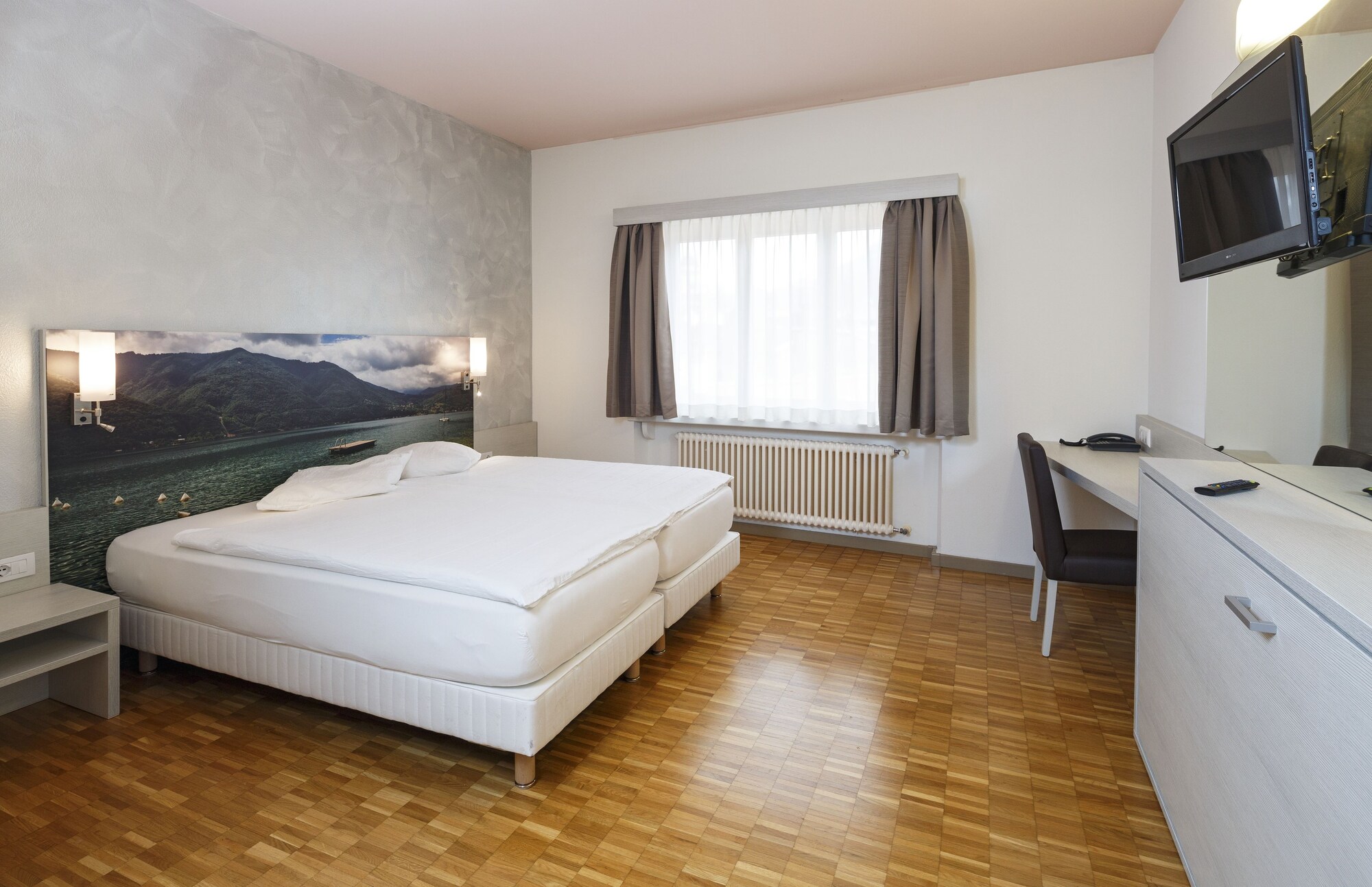 COMFORT, TWIN BEDS