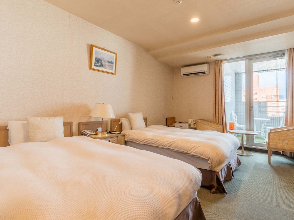 ROOM, TWIN BEDS, BALCONY, SMOKING