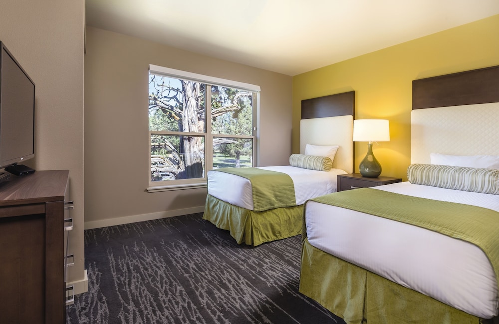 2 Bedrooms, Condo, Standard, King Bed, Queen and Twin Beds, Queen Murphy Bed, Kitchen