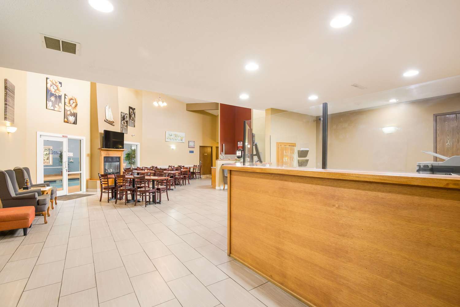 AmericInn by Wyndham Lake Mills 4/36
