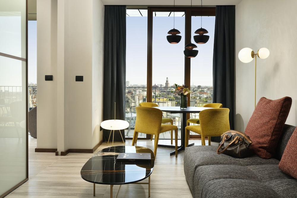 Milano Verticale UNA Esperienze 36/77