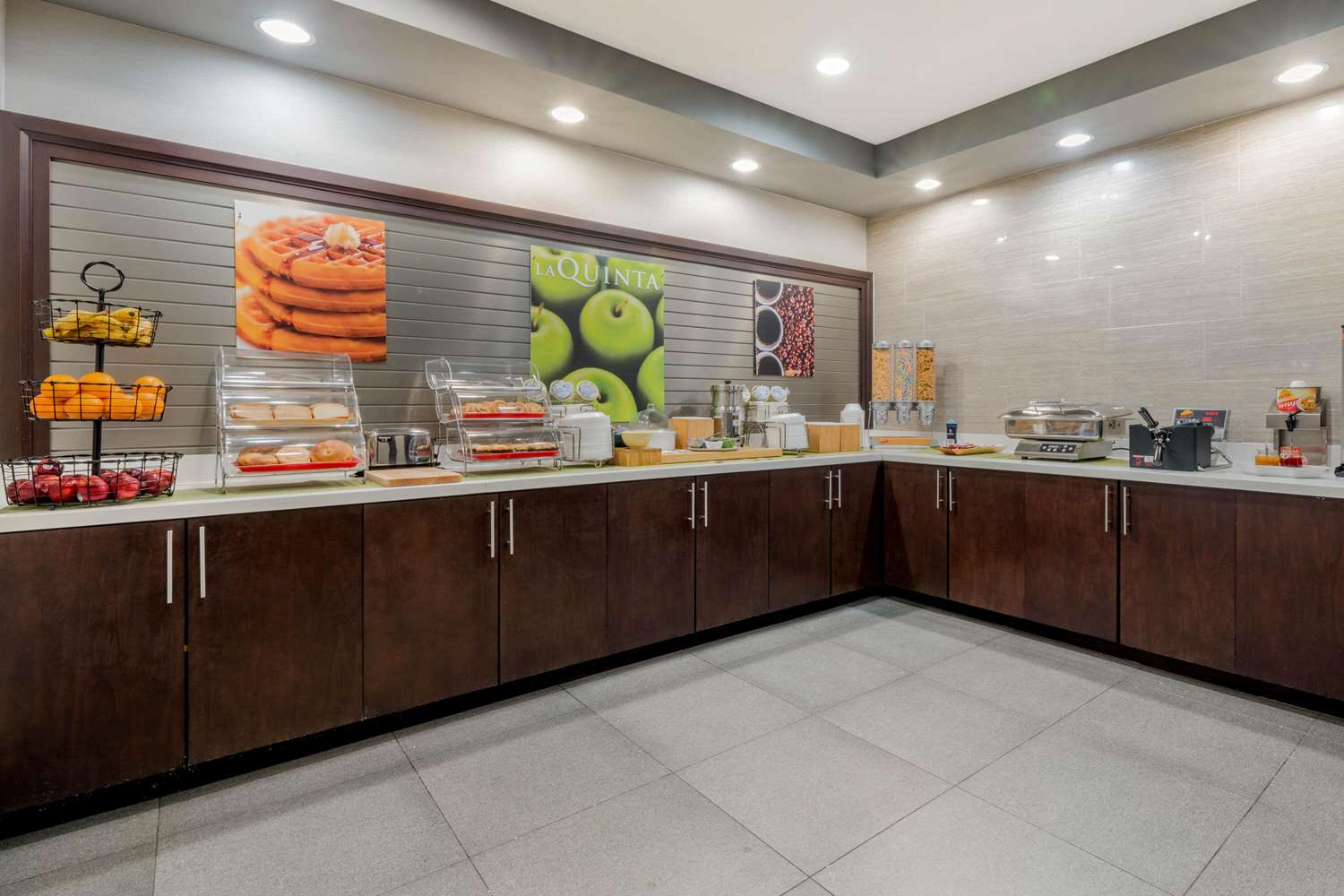 La Quinta Inn & Suites by Wyndham Fort Worth Arlington West 7/41