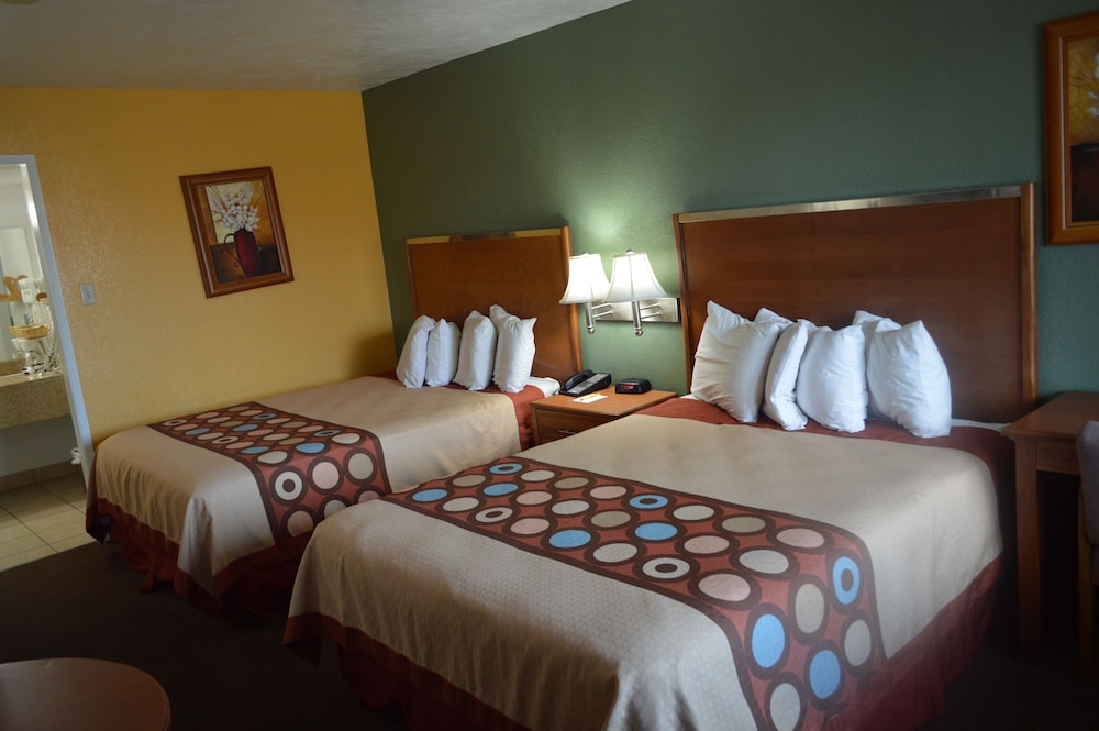 Super 8 By Wyndham St. George UT 8/23