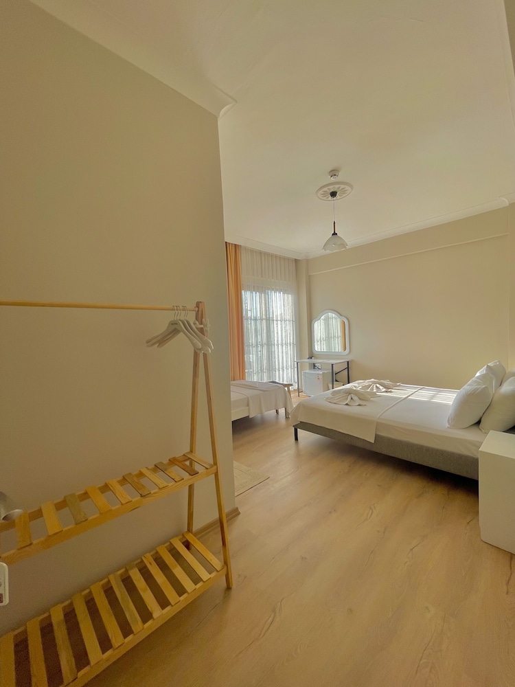 Cennet Hotel 45/46