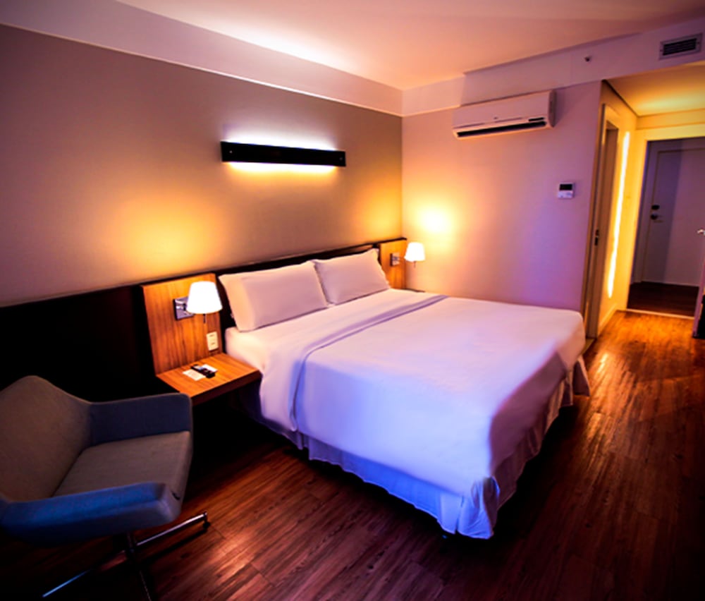 Delmond Hotel 19/70