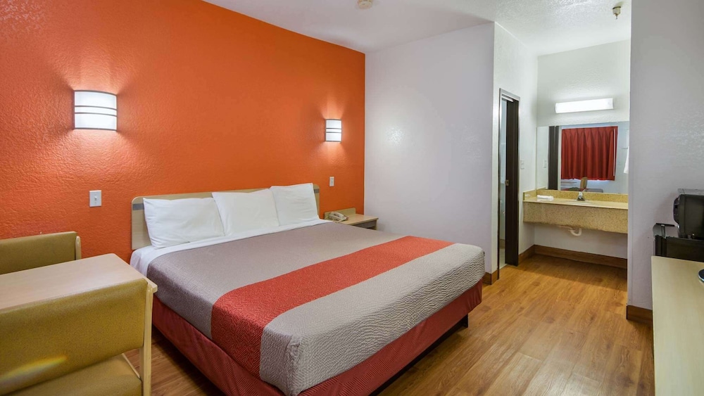 Americas Best Value Inn & Suites Humble 18/40