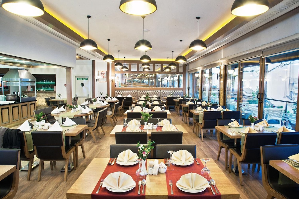 Grand Asiyan Hotel 34/46