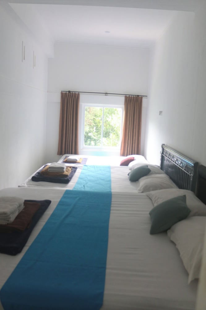 TWIN BEDS