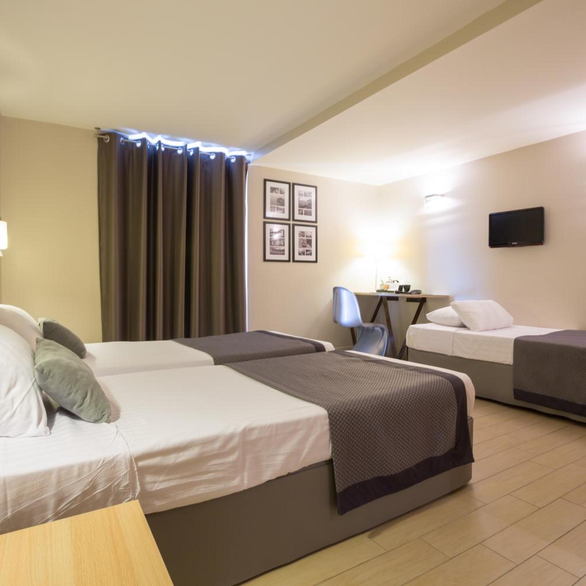 Room, Twin Beds, Street View
