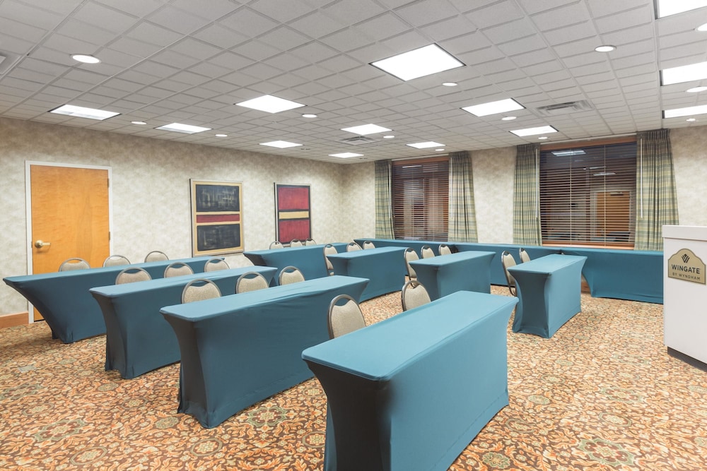 Spark by Hilton Tupelo 27/35