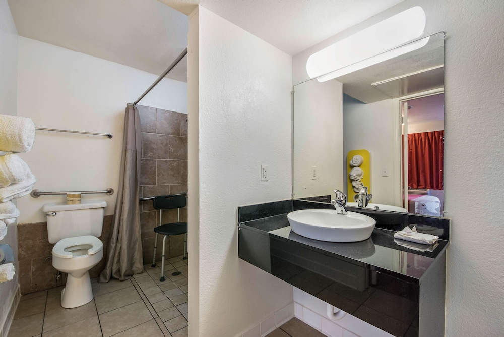 Motel6 Bessemer, AL - Birmingham 58/62