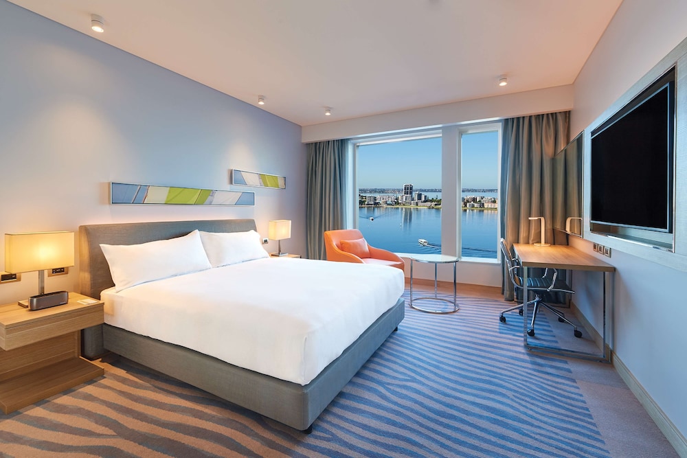 Panoramic, King Bed, River View