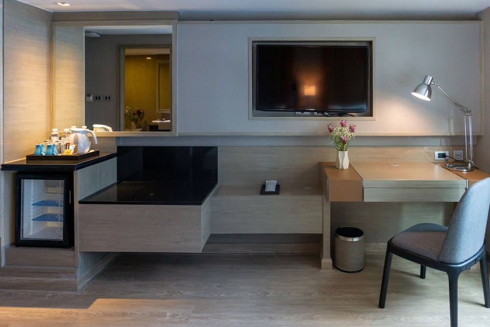 Ramada by Wyndham Bangkok Sukhumvit 11 78/83