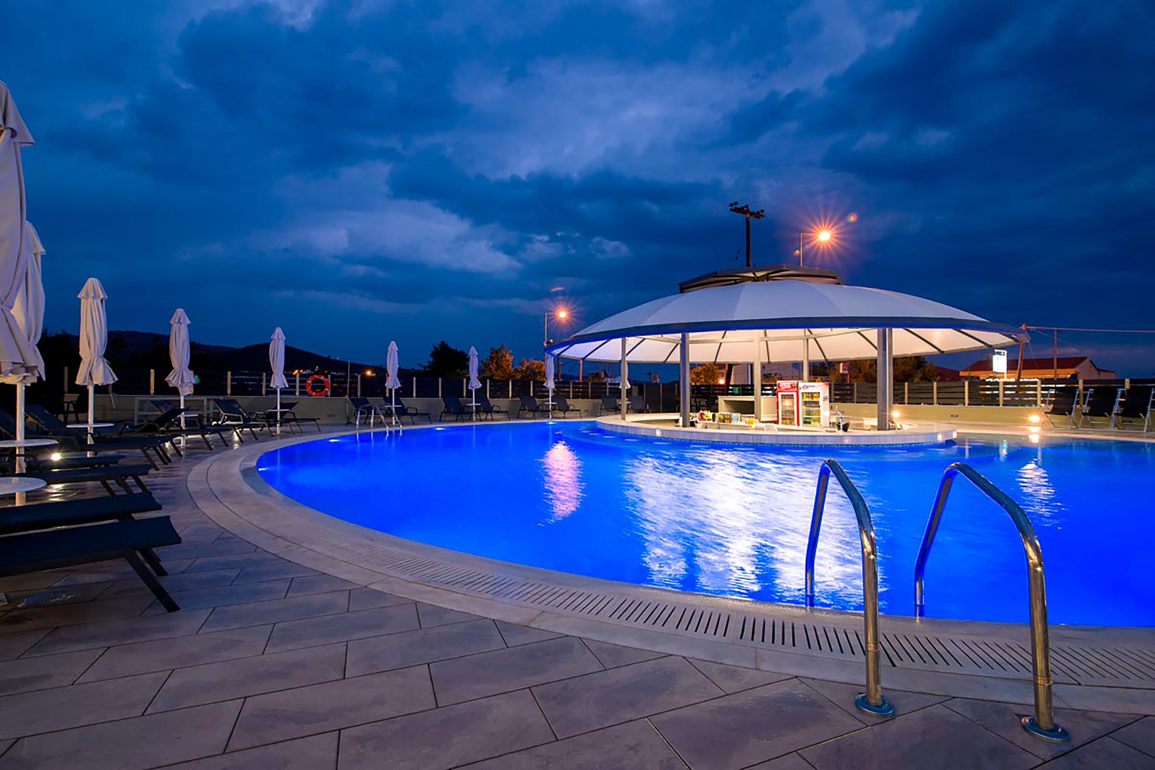The Dome Luxury Hotel 58/60