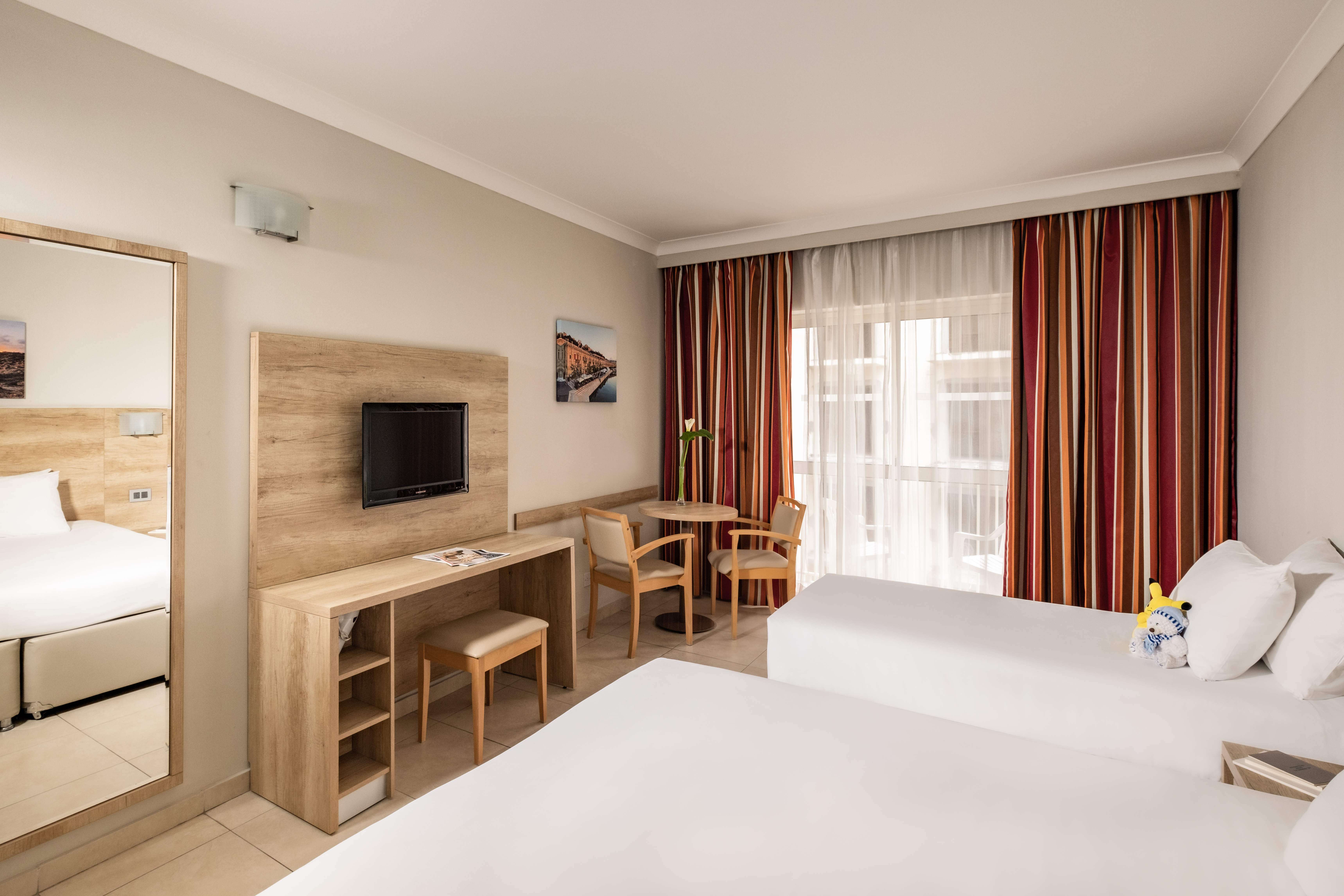 غرفة عائلية بسرير مزدوج، Qawra Palace Resort & Spa 2/3