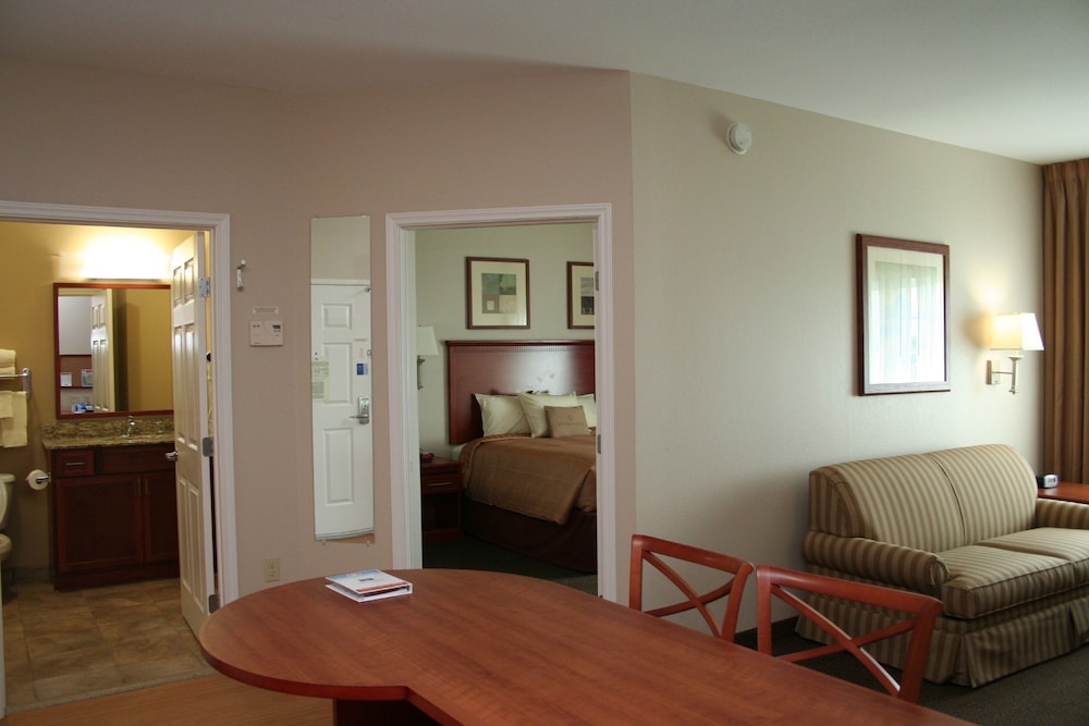 Candlewood Suites Avondale-New Orleans 20/42