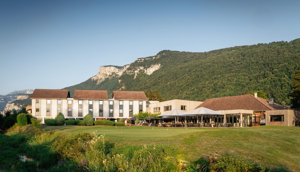 GOLF HOTEL DE GRENOBLE 43/53