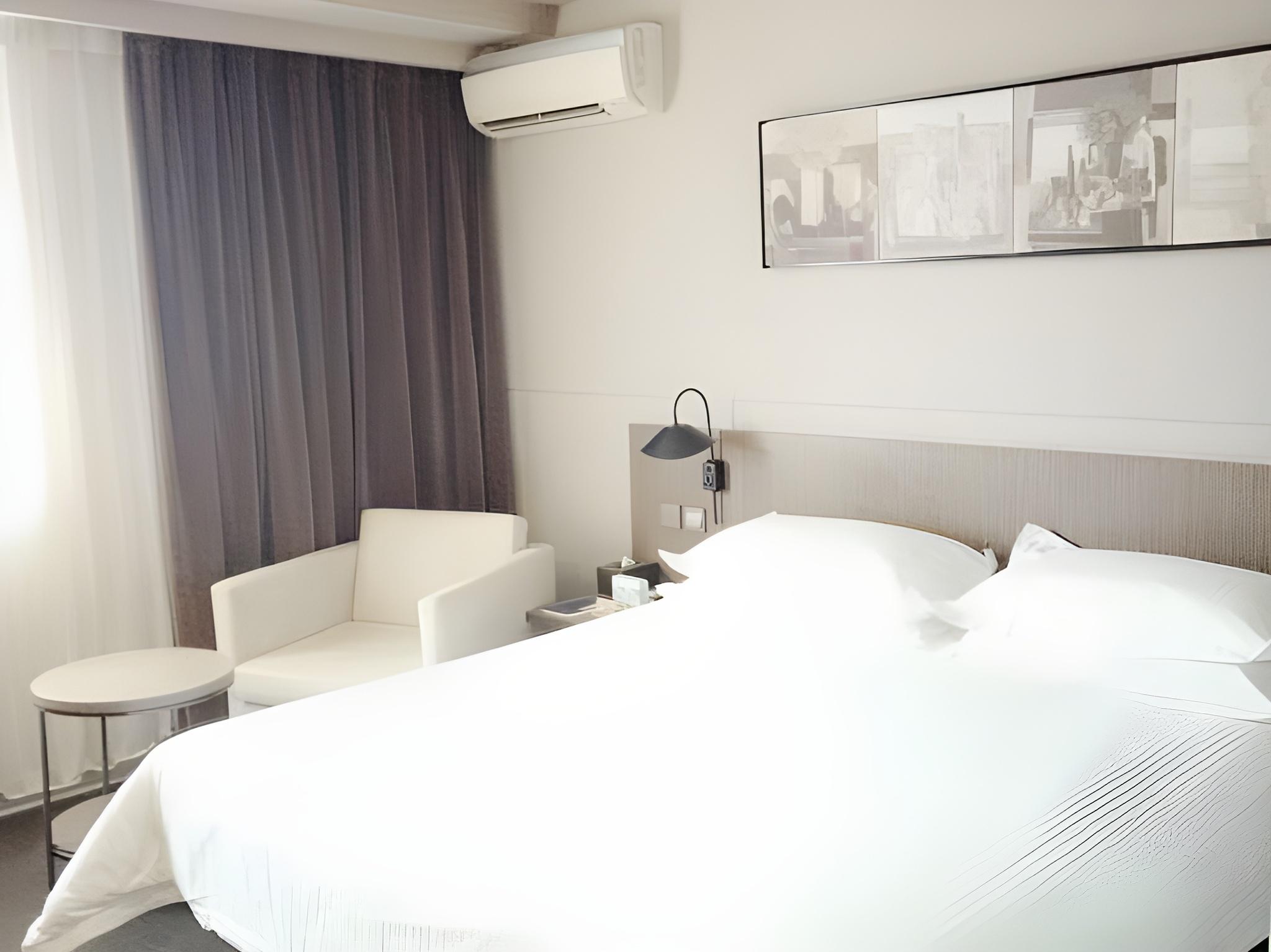 غرفة سوبيريور بسرير كوين، Jinjiang Inn Select Wuhan Chuhehan Street Shuiguo Lake 3/4