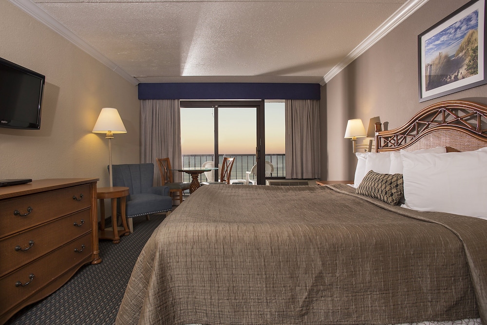 Grande Shores Ocean Resort 41/84