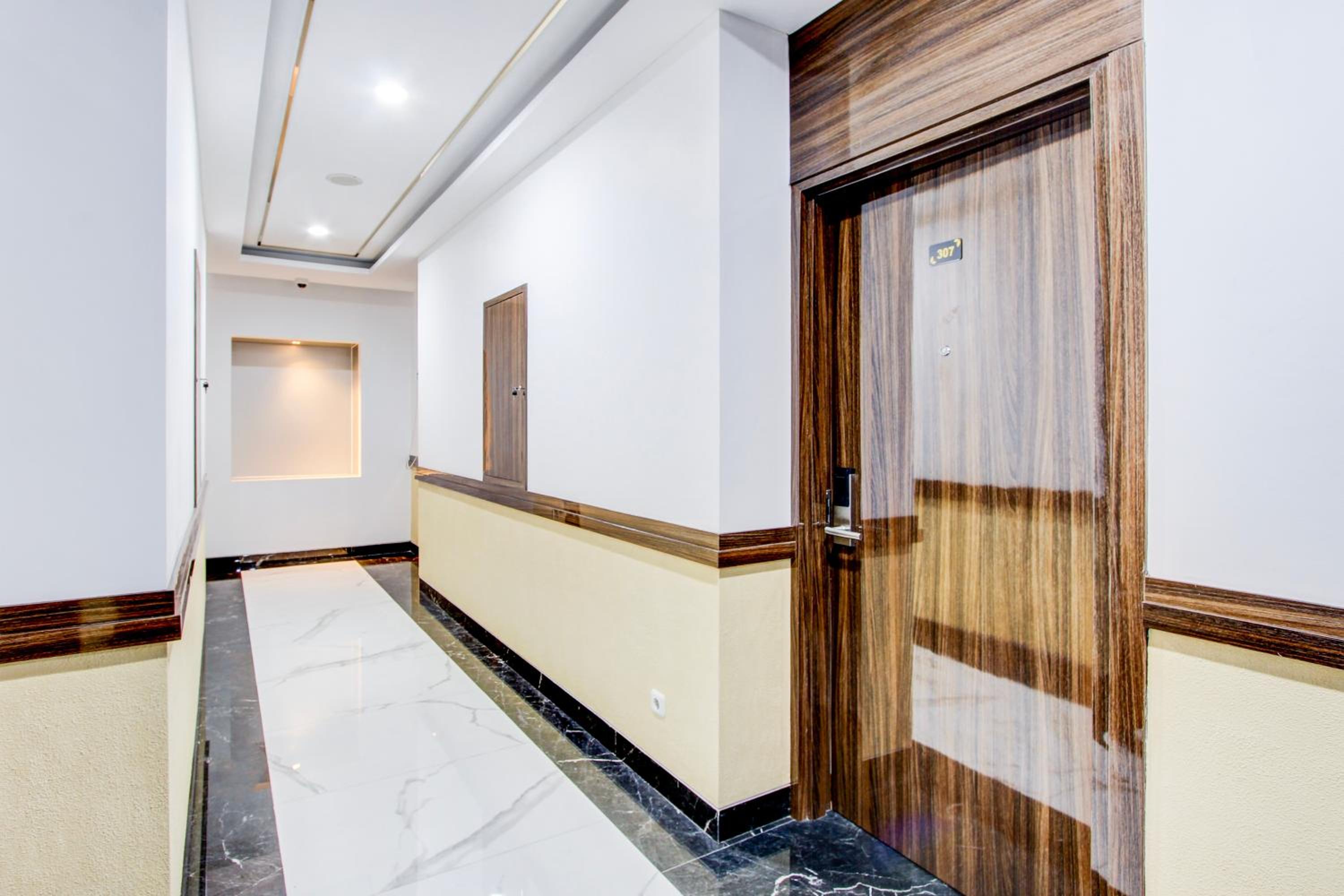 Townhouse OAK Near The Park Mall Semarang Formerly Semarang Boutique Hotel 14/32